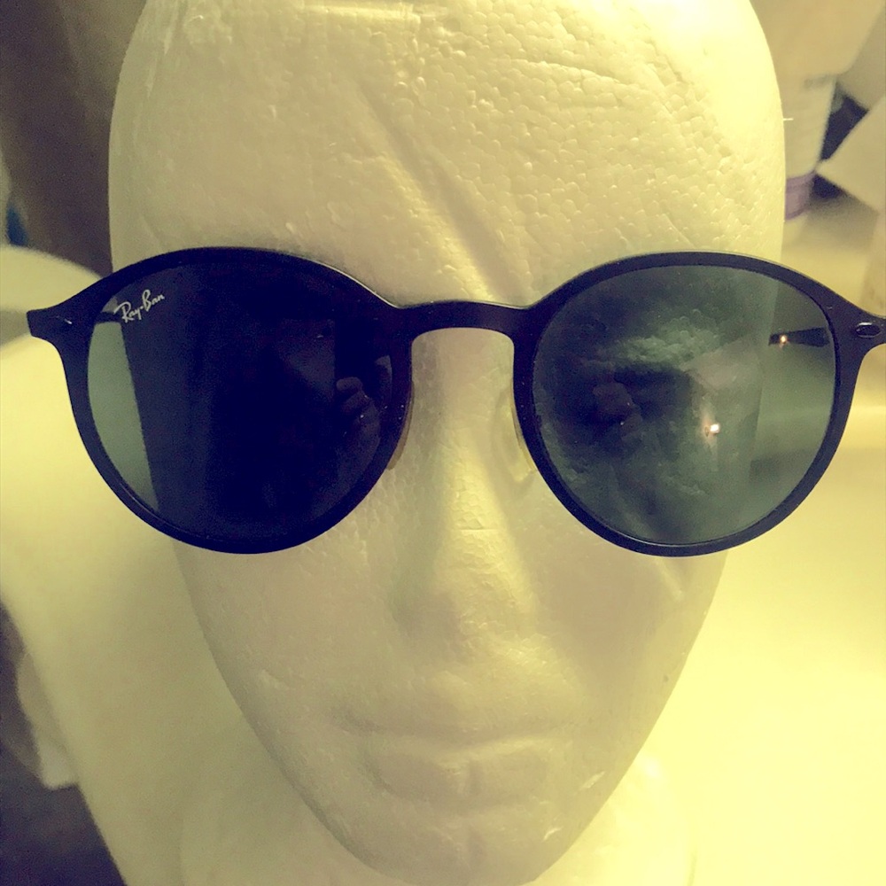 Ray-Ban Round Black Sunglasses for Men or Women